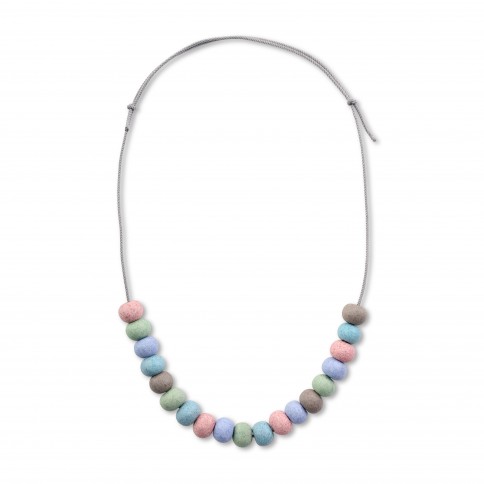 Collier Sifnos avec des perles céramiques multi pastel Poupadou, vu de face