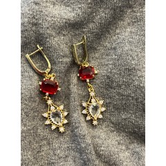 Boucles d'oreilles Ioli blancs fabriquées en Grèce, une exclusivité Poupadou